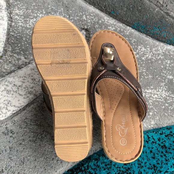 Sandals - Picture 4 of 4